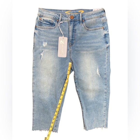 Seven 7 Women's Light Wash Breezy Crop Raw Hem Distressed Denim Jeans Size 8 - Picture 10 of 16